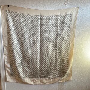 Chic Cream and Black Geometric Scarf